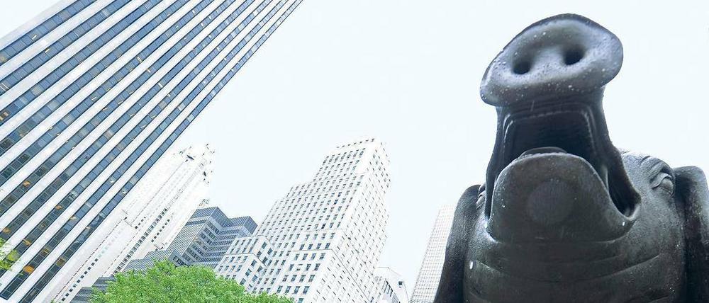 Bittere Heiterkeit. Die Enthüllung von Ai Weiweis Installation "Circle of Animals/Zodiac Heads" vor dem New Yorker Plazahotel wurde zur Solidaritätsbekundung für den verhafteten Künstler.