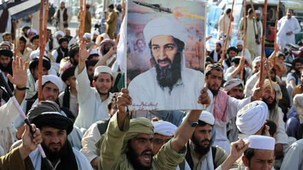 Anhäger der Pro-Taliban-Partei Jamiat Ulema-i-Islam-Nazaryati demonstrieren nach dem Tod bin Ladens in Quetta gegen die USA.