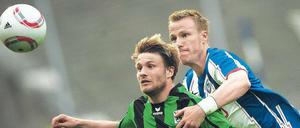 Erstklassige Erfahrung. Christian Lell (r., mit Daniel Halfar) hat mit den Bayern schon in der Bundesliga gespielt und weiß, was Hertha BSC ab dem Sommer erwartet.