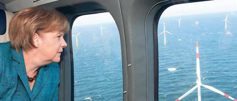 Schöne Aussichten. Bundeskanzlerin Angela Merkel flog über die Anlage nördlich der Halbinsel Fischland-Darß-Zingst. 