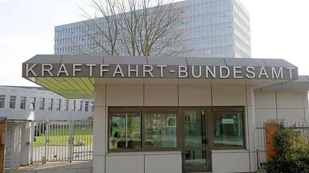 Verkehrsminister Ramsauer will das Kraftfahrt-Bundesamt ins Online-Zeitalter führen.