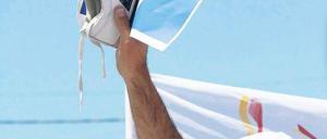 Klare Botschaft. In Jordanien, wo viele Syrer leben, machen Demonstranten in diesen Tagen ihrer Wut über das Regime von Baschar al Assad Luft. Der Schuh auf dem Porträt des syrischen Herrschers soll dabei höchste Verachtung symbolisieren. 