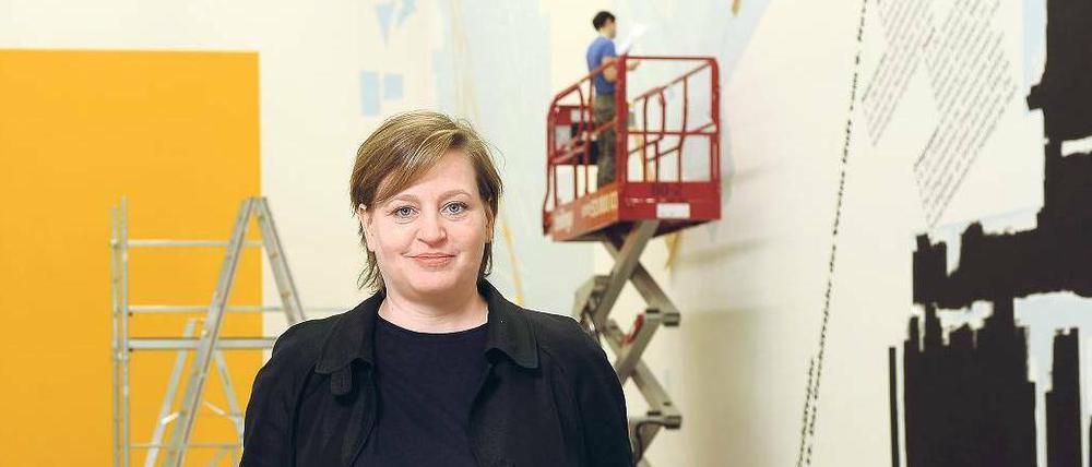 Geheimnis der Steuerungssysteme. Die Britin Angela Bulloch lebt seit 1999 in Berlin. In ihrem Atelier in Charlottenburg bereitet sie ihre Installation „Information, Manifesto, Rules and other leaks ...“ für die Berlinische Galerie vor.