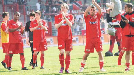 Marmor, Stein und Eisern bricht. Nach dieser Saison muss der 1. FC Union wichtige Leistungsträger wie Karim Benyamina (2. v. r.) ersetzen. Foto: dpa