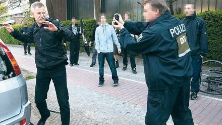 Folgenschwere Verwechslung. Ein Polizist hält den Chef der Versammlungsbehörde, Joachim Haß, für einen Autonomen.
