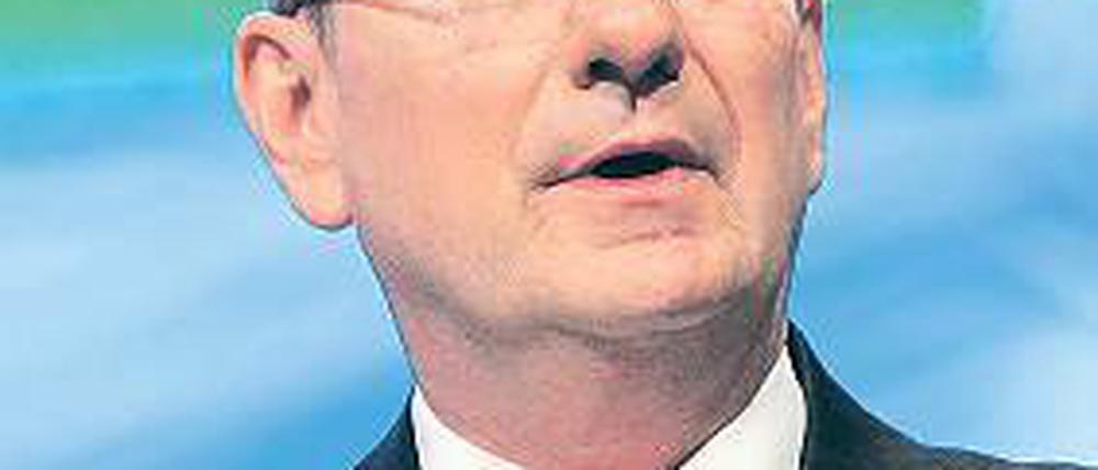 Hans-Peter Villis warnt vor 450 Millionen Euro weniger Gewinn.