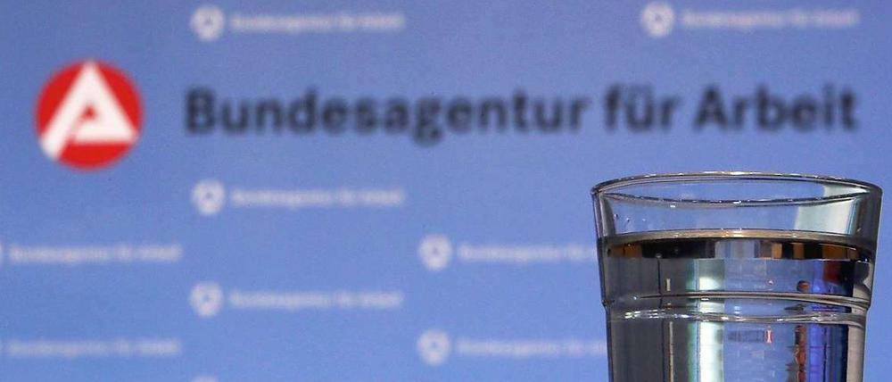 Diskussionen, ob das Glas halb voll oder halb leer ist, kommen bei der derzeitigen positiven Entwicklung am Arbeitsmarkt nicht auf.