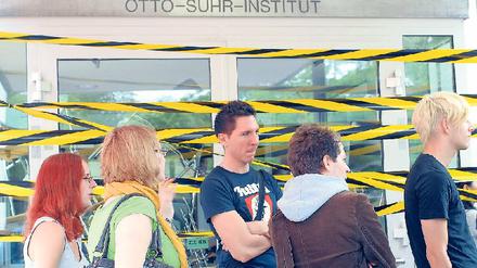 Ausgesperrt. Schon jetzt droht Studierenden die Zwangsexmatrikulation, wenn sie zu langsam sind. Ob es wirklich dazu kommt, hängt aber vom Institut ab. Mit der Novelle des Hochschulgesetzes könnte die Praxis um sich greifen, befürchten die Asten.