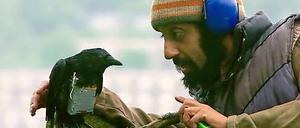 Gotteskriegerin, flieg. Faisal (Adeel Akhtar) trainierte die Krähe.