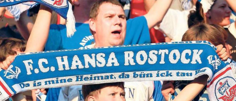 Der Norden ist oben. Hansa hat sich konsolidiert und bei Heimspielen zuletzt mehr als 20 000 Fans mobilisiert. Foto: dpa