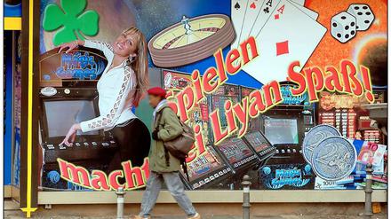 Der Senat will die Zahl der Spielhallen in den Bezirken beschränken.