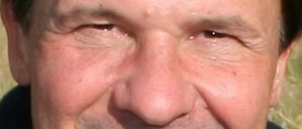 Nils Leege (46), ist Hals-Nasen-Ohrenarzt in Spandau. Er ist der Held, der einem Kleinkind durch einen beherzten Sprung von einem Ausflugdampfer das Leben rettete.