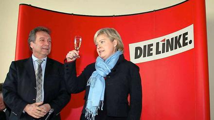 Schlechtes Bild. Nach den Wahlniederlagen im März feierten die Linken-Chefs Gesine Lötzsch und Klaus Ernst mit Sekt. Jetzt werfen ihnen Parteifreunde Ignoranz vor.