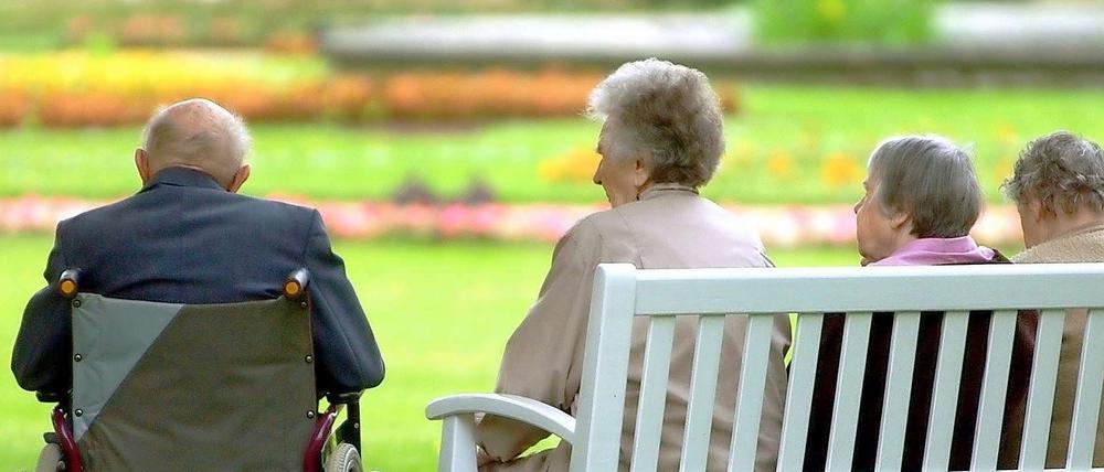 Gut, wenn man fürs Alter ausreichend vorgesorgt und dabei Zuschüsse des Staats in Anspruch genommen hat. Die Konditionen sollte man deshalb regelmäßig prüfen.