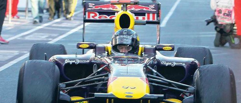 Fast wie von selbst. In der Formel 1 ist das beste Material die Grundlage für den Erfolg – so kann Titelverteidiger Sebastian Vettel am Steuer ganz entspannt sein. 