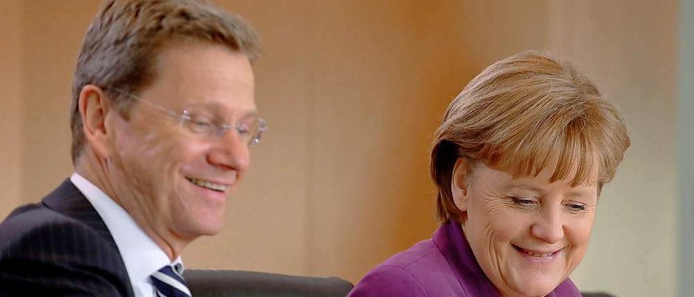 Gefangen im Konsensland: Bundeskanzlerin Angela Merkel (CDU) designt schon lange eine amorphe politische Mitte. Außenminister Guido Westerwelle nebst FDP tun sich zunehmend schwer.