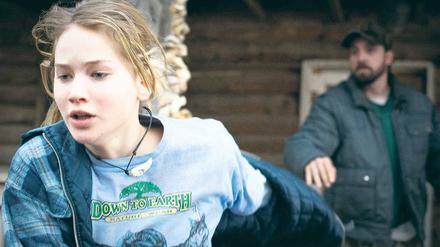 Mein Clan, dein Clan. Die 17-jährige Ree (Jennifer Lawrence) kämpft unter feindseligen Nachbarn um das Haus ihrer Familie. 
