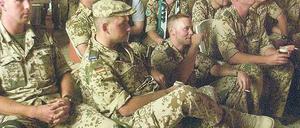 Tor! Am Sportprogramm für die Bundeswehrsoldaten, wie hier bei der Fußball-WM, wird sich auch nach der Einschränkung des ARD-Angebots kaum etwas ändern. Foto: AFP