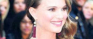 Schwangerer Schwan. Die Preisträgerin Natalie Portman ist eigentlich Markenbotschafterin von Dior, kam aber in einem Kleid von Rodarte.