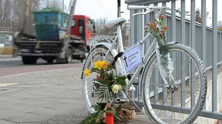Die Geisterräder von Berlin - jedes zum Gedenken an einen getöteten Radfahrer oder eine getötete Radfahrerin.