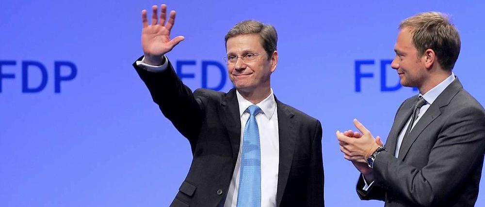 Guido Westerwelle winkt schon mal. Zum Abschied als FDP-Chef? Sein Nachfolger könnte Christian Lindner heißen.
