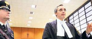 Der empörte Anwalt. Berlusconis Verteidiger Niccolò Ghedini sagte am Montag in Mailand, die Prozesse seien „beispiellos und fern jeder Normalität“.