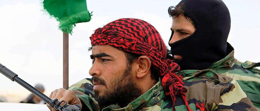 Die Rebellen in Libyen hoffen darauf, dass der Rückhalt für Machthaber Gaddafi weiter schwindet.