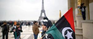 Eine libysche Demonstrantin in Paris.
