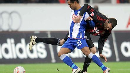 Wieder am Ball für Hertha: Raffael, hier im Kampf mit Ingolstadts Malte Metzelder.