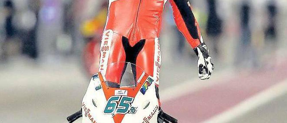 Steherrennen. Stefan Bradl feiert nach seinem Sieg in Doha. Foto: AFP