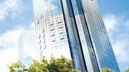 Die Deutsche Bank macht ihr Geschäft auch mit riskanten Zinswetten.