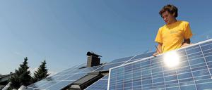 Solarzellen auf Berlins Dächern - so stellt sich Wirtschaftssenator Wolf die Zukunft vor.