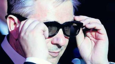 Blues Bürgermeister. Auch Klaus Wowereit besuchte die ITB-Eröffnung. Die Brille brauchte er zum Anschauen eines 3D-Films.