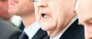 Der Gastgeber. Bundeswirtschaftsminister Rainer Brüderle (FDP) hatte drei Minister geladen. Zwei kamen. Am Ende blieb nur einer: Norbert Röttgen (im Hintergrund).