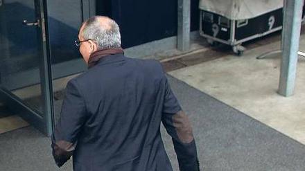 Aufmachen zum Abgang. Die Zukunft von Felix Magath bei Schalke war am Sonntagnachmittag offen.