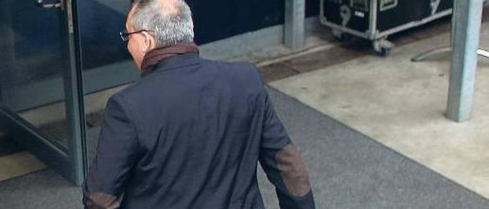 Aufmachen zum Abgang. Die Zukunft von Felix Magath bei Schalke war am Sonntagnachmittag offen.