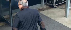 Aufmachen zum Abgang. Die Zukunft von Felix Magath bei Schalke war am Sonntagnachmittag offen.