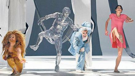 Tolles Team. Löwe, Blechmann, Vogelscheuche und Dorothy. Foto: Braun/drama-berlin.de