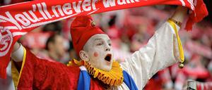 Demonstrativer Karnevalskult: Bei Mainz stehen die Clowns auf der Tribüne.