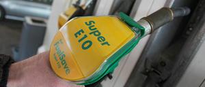 Die Benzinbranche zieht bei Bio-Sprit E10 die Notbremse.