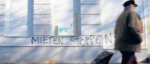 Teure vier Wände. Mietwohnungen in zentralen Innenstadtlagen werden deutlich teurer – und knapper. Das ruft Protest hervor, wie hier in Kreuzberg.