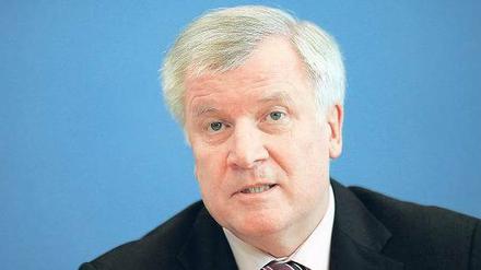 Phantomschmerz bei der CSU. Bayerns Ministerpräsident Seehofer hielt auch deshalb viel von dem ehemaligen Verteidigungsminister Guttenberg, weil dessen Lichtgestalt von den Fehlern des CSU-Chefs ablenkte.