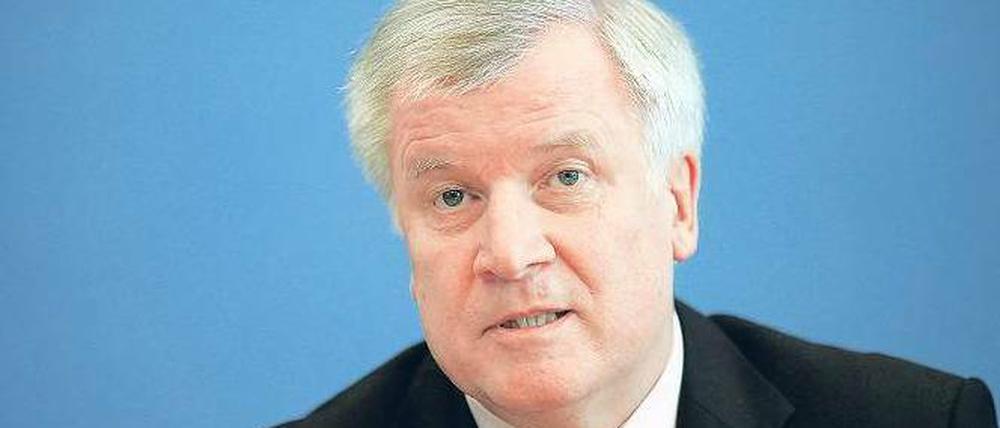 Phantomschmerz bei der CSU. Bayerns Ministerpräsident Seehofer hielt auch deshalb viel von dem ehemaligen Verteidigungsminister Guttenberg, weil dessen Lichtgestalt von den Fehlern des CSU-Chefs ablenkte.