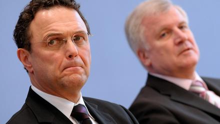 Bundesinnenminister Hans-Peter Friedrich (l.) und Bayerns Ministerpräsident Horst Seehofer.