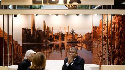 Während sich Libyen auf der ITB in Berlin präsentiert, dreht die Bundesregierung der libyschen Notenbank den Geldhahn zu.