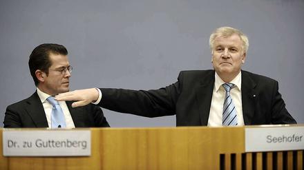 Ab hier übernimmt wieder Seehofer? Verteidigungsminister zu Guttenberg hinterlässt auch in der CSU eine personelle und politische Lücke. 
