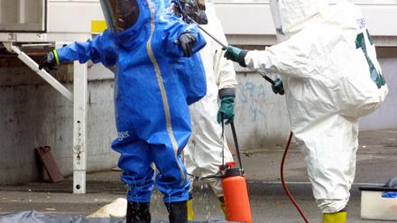 S-Lost verursacht in geringer Dosis schwere Verätzungen, in hoher Dosis tödliche Vergiftungen.