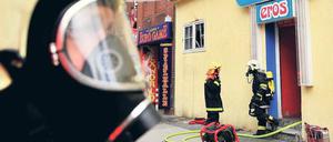 Doppelbesteuerung? Blaulichteinsatz im Rotlichtmilieu, das kann teuer werden. Städte und Gemeinden entwickeln neue Gebühren und Abgaben vor allem im Gastronomie-, Hotel- und Vergnügungsgewerbe, für Verkehrsteilnehmer und Touristen. 