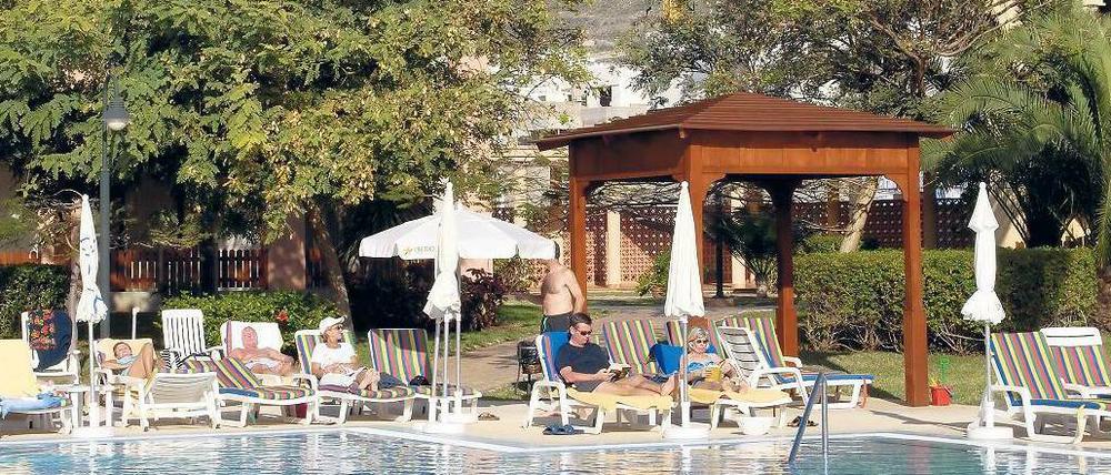 Baggern – nicht nur am Pool. Baulärm kann jeden Urlaub vermiesen. Aber auch Schnellstraßen oder Betonburgen trüben die Urlaubsfreude.
