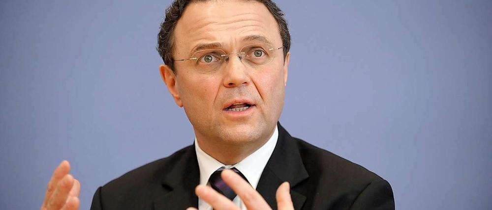 Kaum war er als Nachfolger im Innenministerium ernannt worden, löste Friedrich eine neue Debatte um die Rolle des Islam in Deutschland aus.